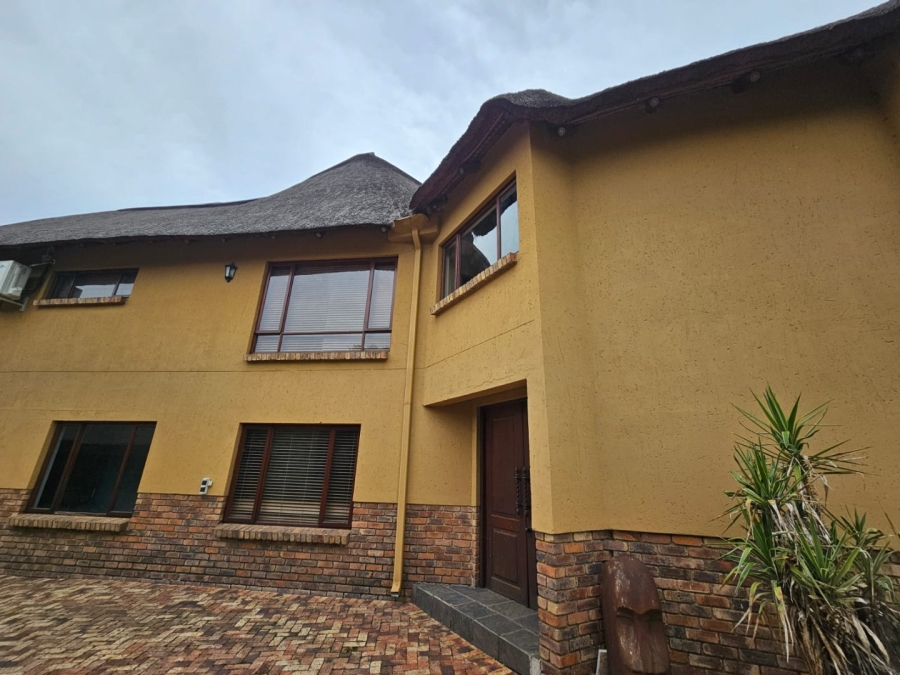 5 Bedroom Property for Sale in Boschenvaal River Front Lodges Free State
